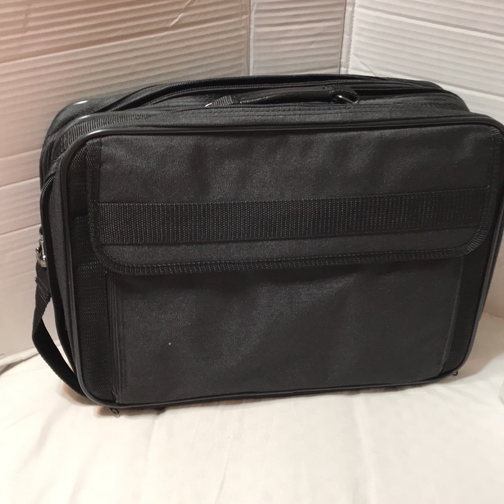 New! Overnight/business luggage - Picture 6 of 11